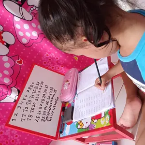 Paket hemat meja lipat karakter dan papan tulis bisa di hapus/Meja belajar lipat/Meja belajar dan papan tulis/Papan tulis white board/Meja belajar karakter/White board Kayu