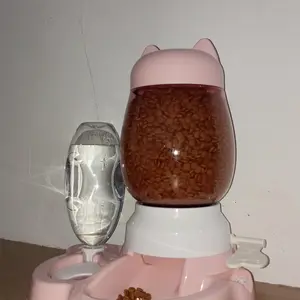 Dispenser Minum Dan Makan 2.2L  Auto Untuk Anjing Dan Kucing
